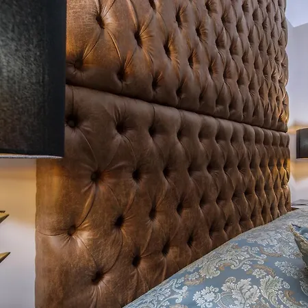 Deluxe Jacuzzi By Liuksai